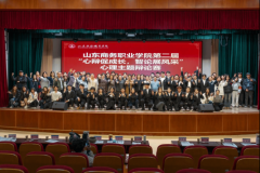<b>现了现代大学生的思辨风度</b>